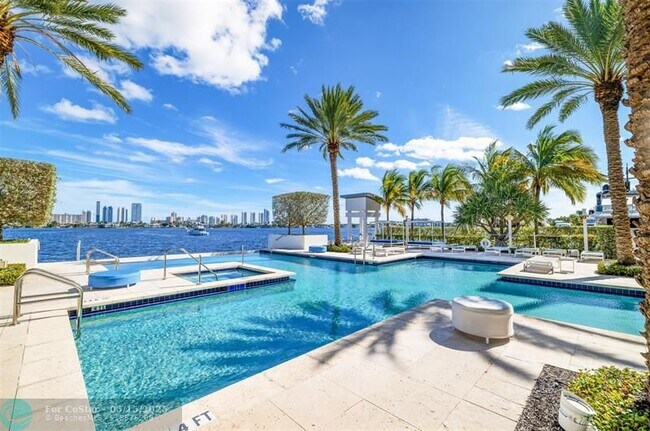 Building Photo - 17301 Biscayne Blvd