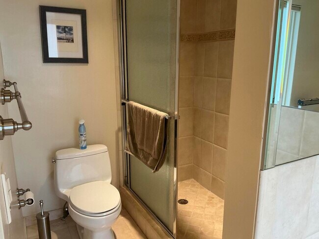 Building Photo - 4559 S Lake Dr