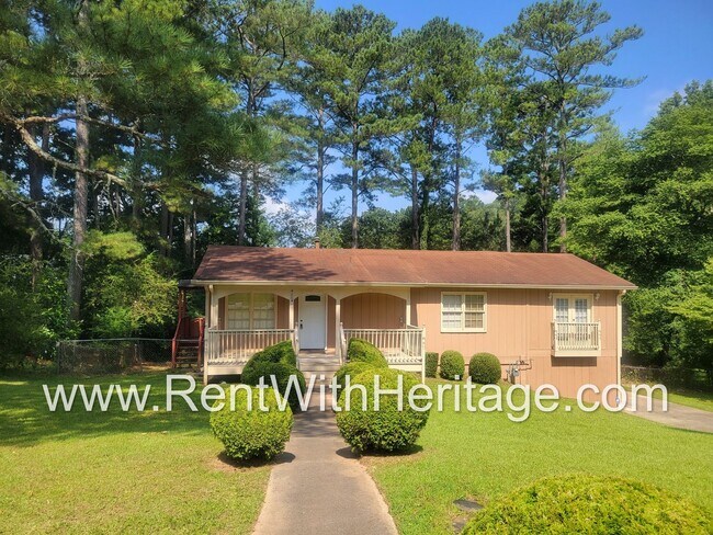Building Photo - GREAT HOME / 3 BEDROOMS AND BONUS ROOM / GREAT LOCATION /  PRIVATE FENCED YARD