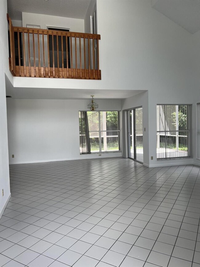 Building Photo - 9401 Aegean Dr