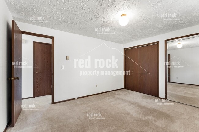 Building Photo - 820 S Liberty Dr
