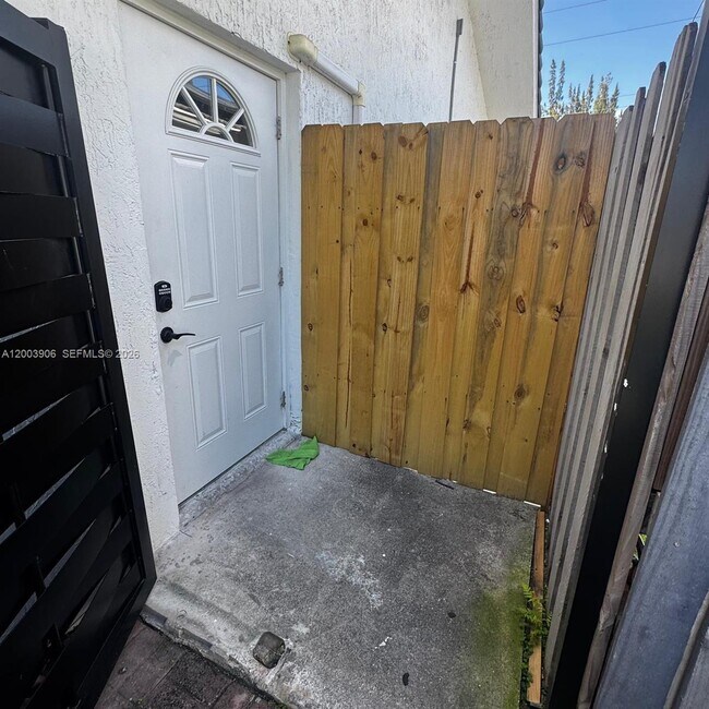 Building Photo - 15761 SW 42nd Terrace