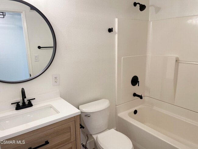 Building Photo - 382 Aristotle St