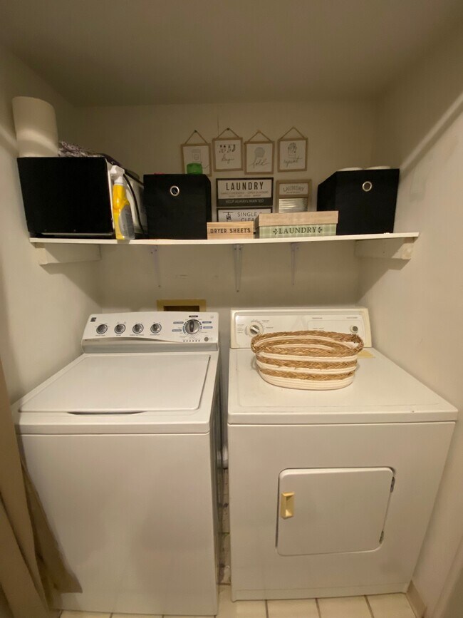 Building Photo - 251 Orange Grove Dr