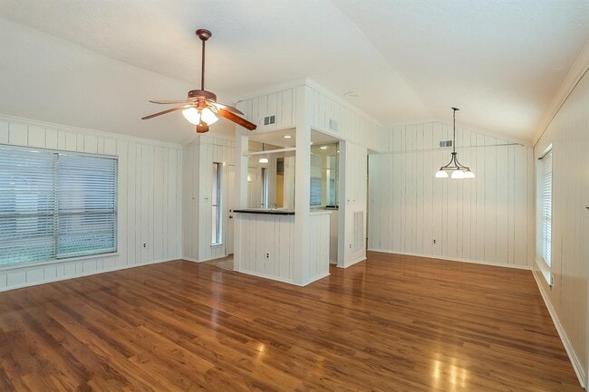 Building Photo - 613 W Castle Harbour Dr