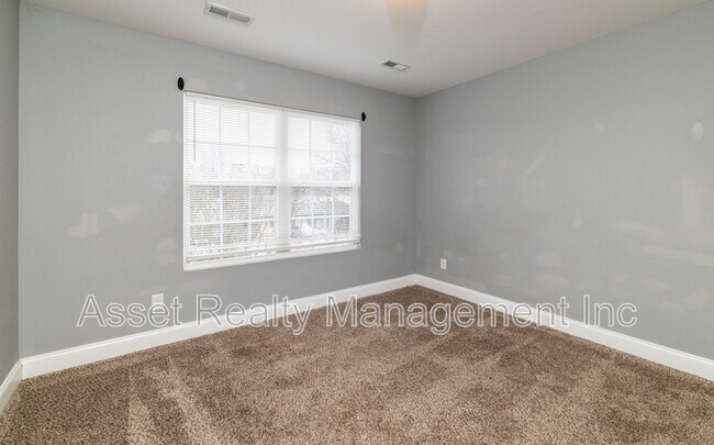 Building Photo - 924 Warrior Hill Dr