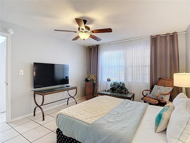 Building Photo - 139 Southeast Jefferson Cir N