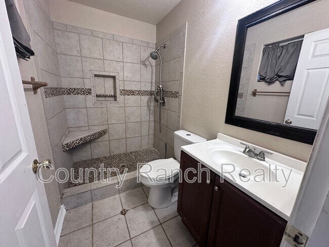 Building Photo - 538 Roadrunner Dr