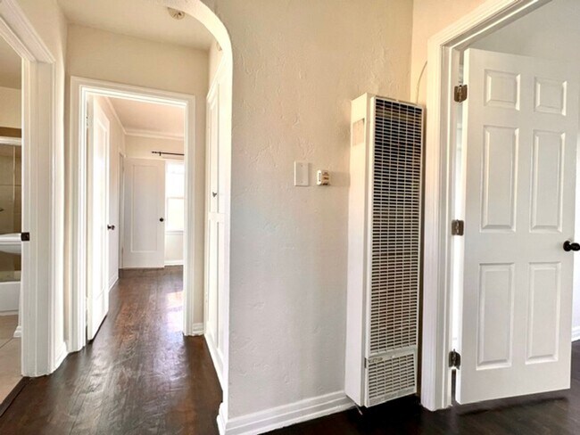 Building Photo - 5112 W 21st St