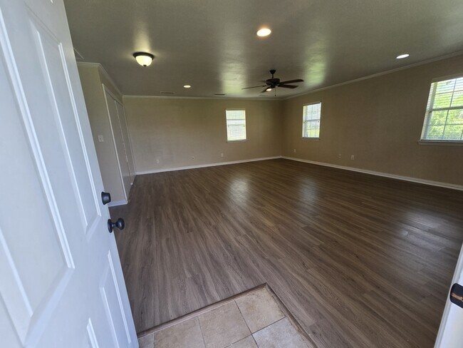 Building Photo - 15298 Wagon Wheel Cir