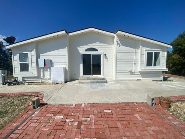 Building Photo - Panoramic Views - 46 West - Hilltop Property