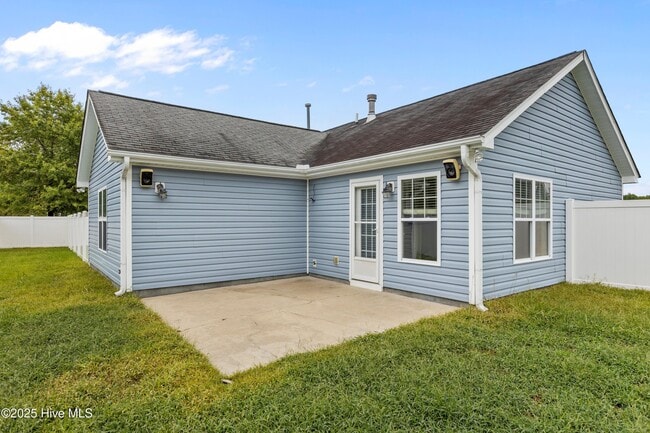 Building Photo - 2901 Beunavista Ct