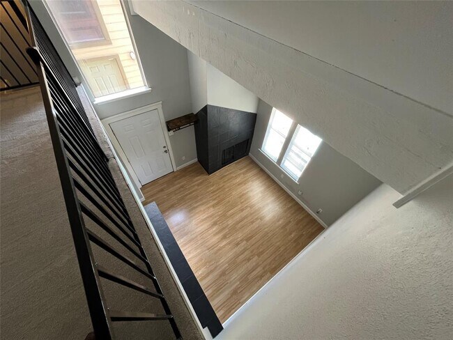 Building Photo - 5608 Cougar Dr