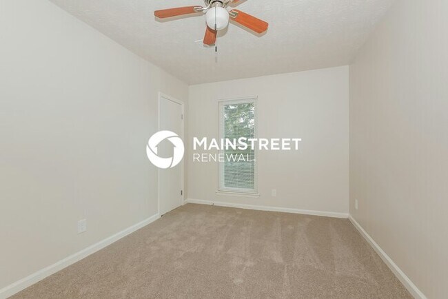 Building Photo - 3 Bedroom Pet-Friendly Home in Hampton, GA with Main Street Renewal