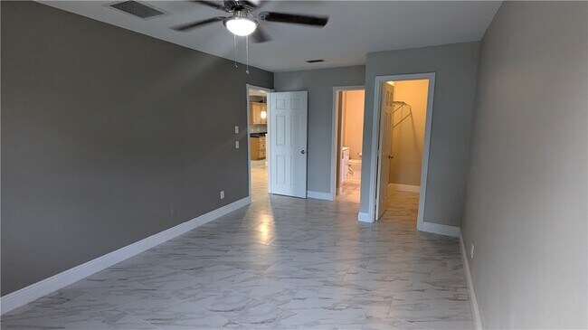 Building Photo - 795 Rolling Hill Dr