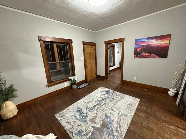 Building Photo - 2 bed, 1 bath home for rent in Waterloo