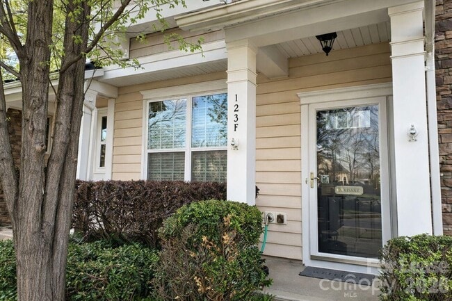 Building Photo - 123 Leyton Loop