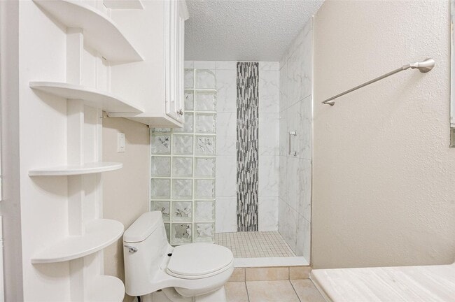 Building Photo - 12028 Mighty Oak Dr
