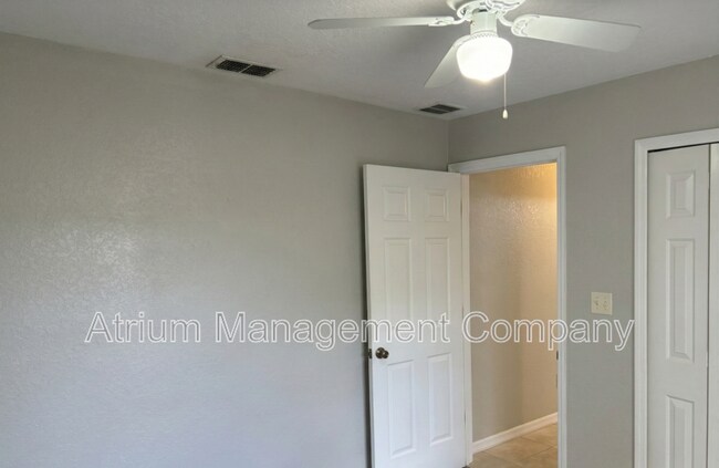 Building Photo - 116 W 19th St