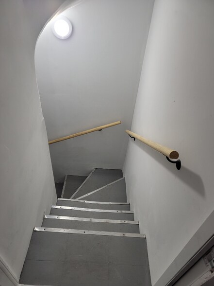 Building Photo - 135 Willow St