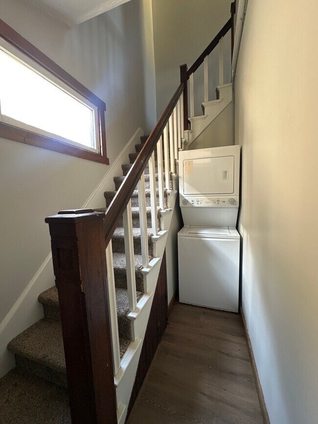 Building Photo - 616 Perrin Ave