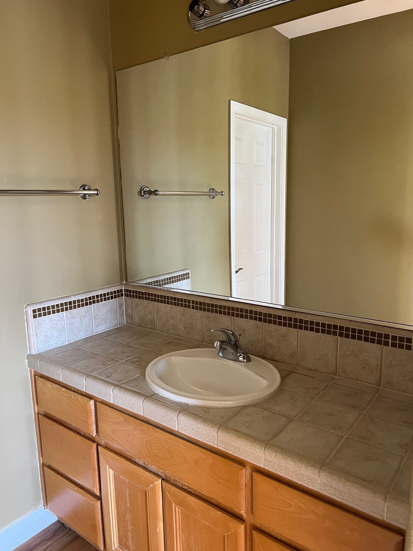 Sink & cabinetery - 8520 Kern Ave