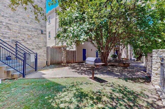 Building Photo - 2414 Longview St