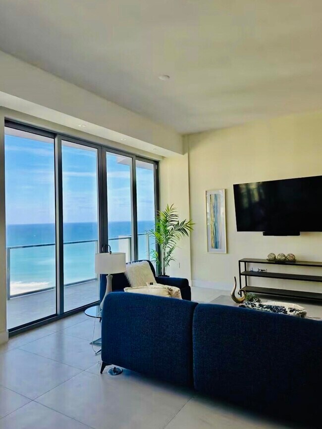 Building Photo - 3100 N Ocean Dr