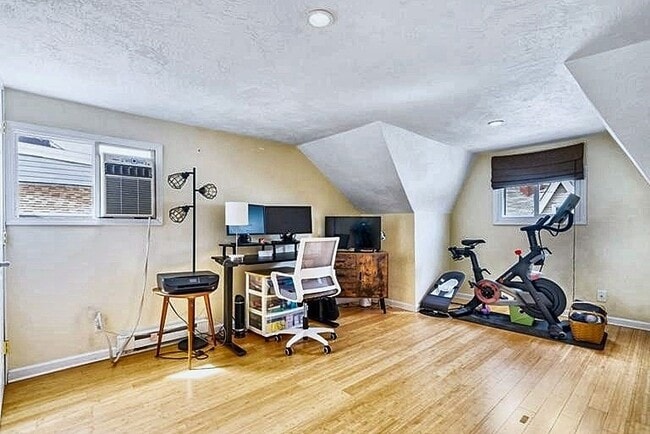 Building Photo - 4784 Sciota St