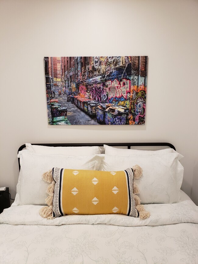 Building Photo - 15 E 117th St