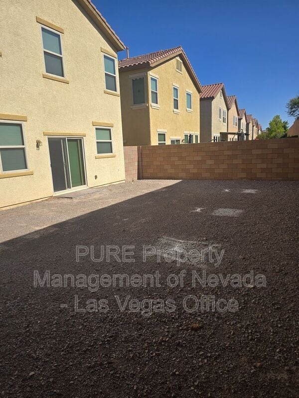 Building Photo - 968 Via Gandalfi