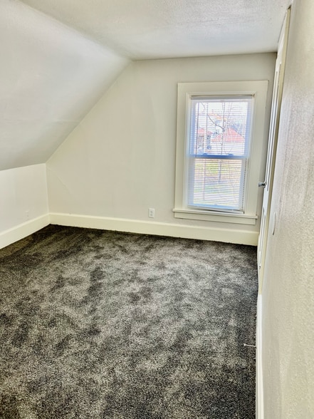 Building Photo - 811 Hagerer St