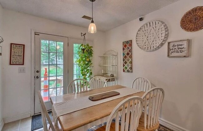 Building Photo - 189 Hester Woods Dr