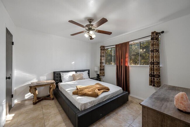 Building Photo - 13200 Running Doe Ln