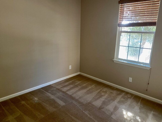 Building Photo - 4 bedroom home in Bethany village