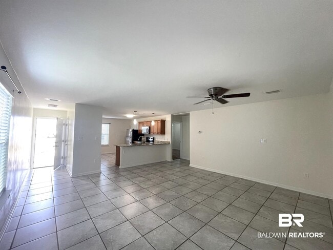 Building Photo - 15142 Marem Dr
