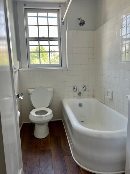 Building Photo - 2032 Belmont Rd NW