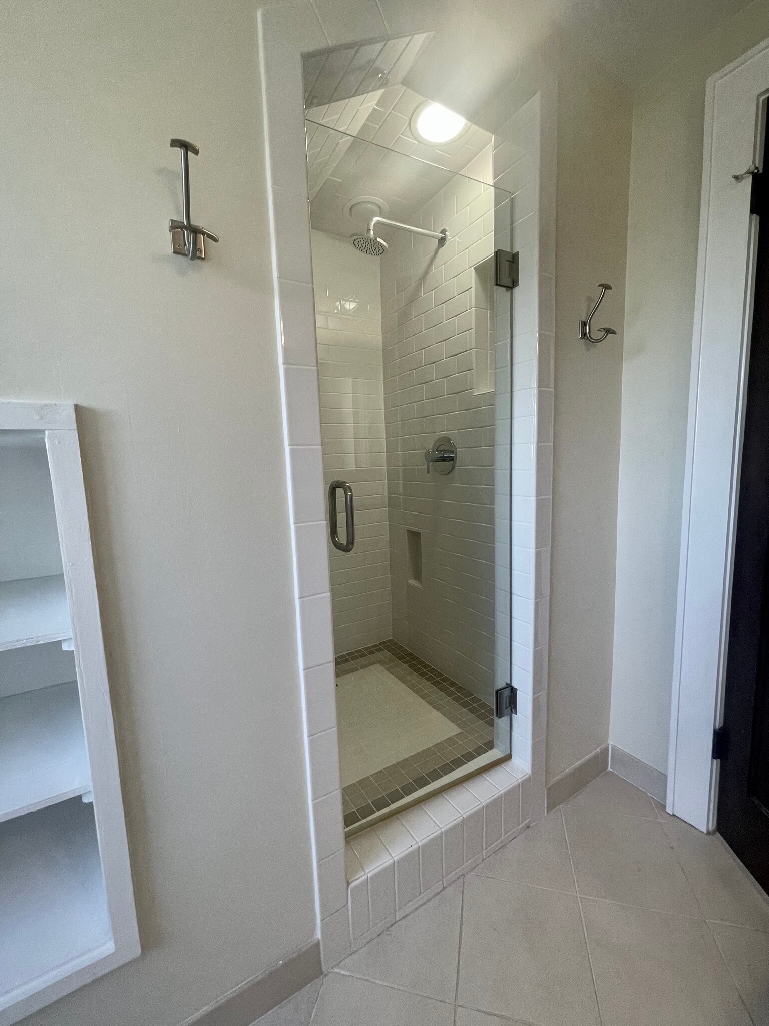 Upstairs Bathroom - 4707 Elkins Ave