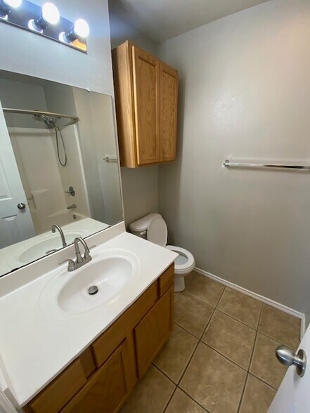 Building Photo - 535 N Brentwood Ave