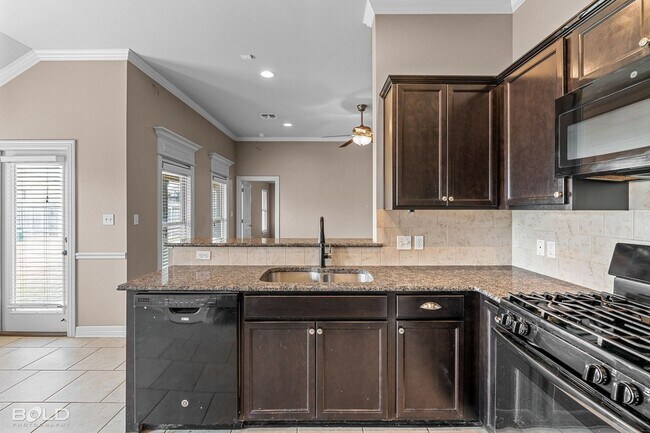 Building Photo - Brick Home In Haughton