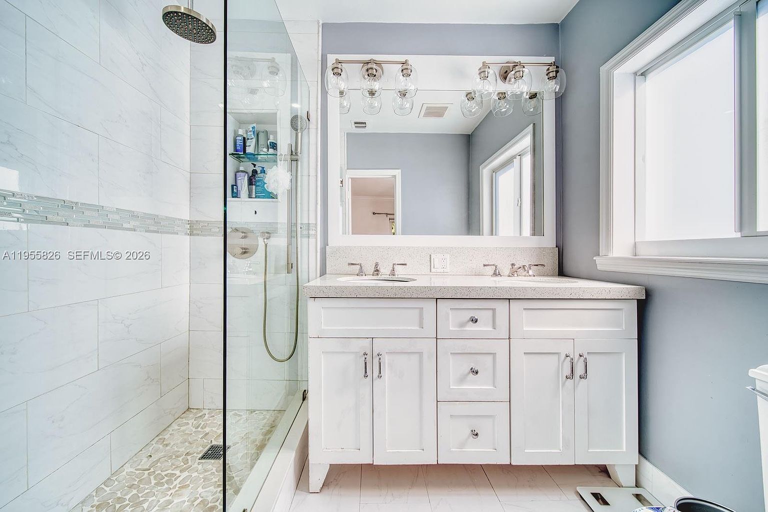 Building Photo - 3227 Riviera Dr