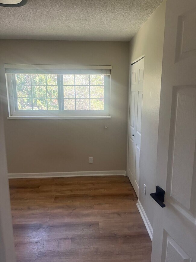 Building Photo - Move in ready 3bedroom 2bath