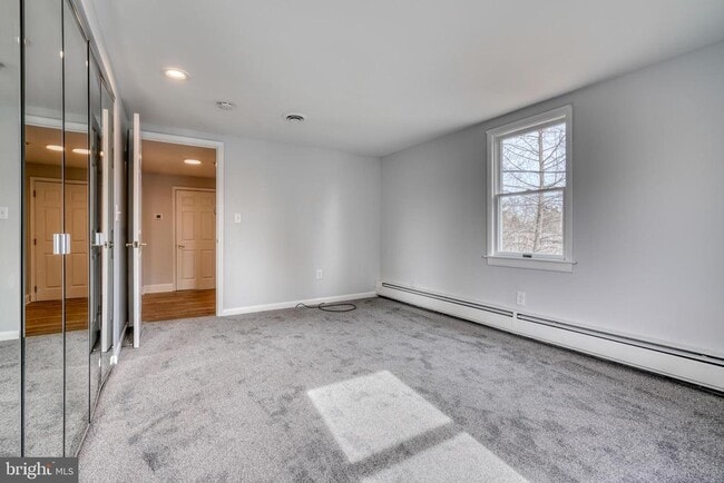 Building Photo - 427 Greenwood Rd