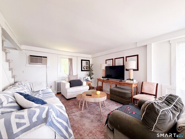Building Photo - 2 Scofield Pl
