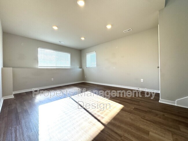 Building Photo - 9788 Crestview Dr