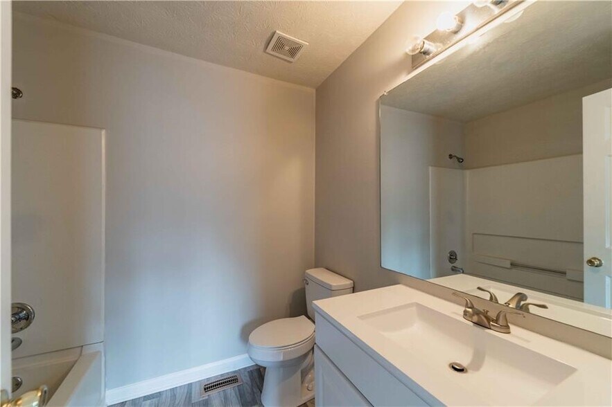 Building Photo - 3071 Majestic Park Ct