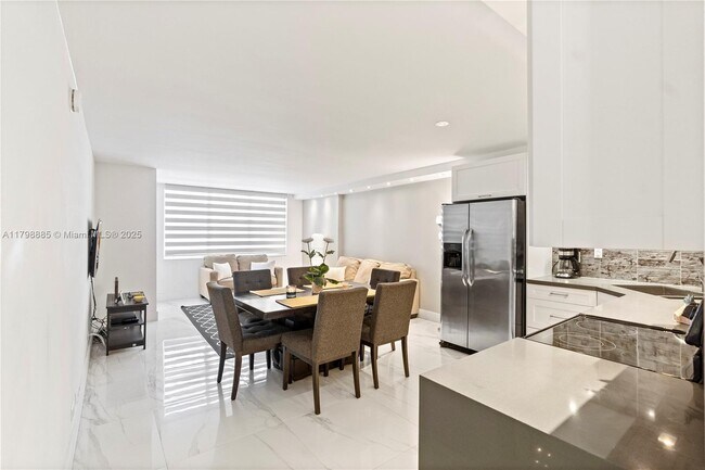 Building Photo - 6039 Collins Ave