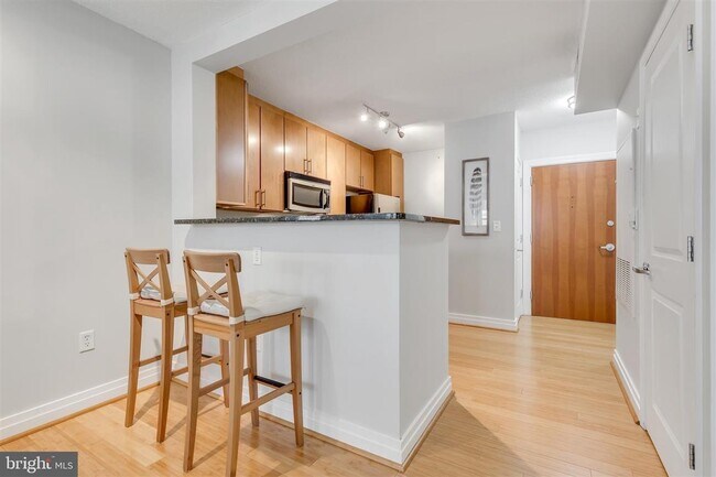 Building Photo - 915 E St NW