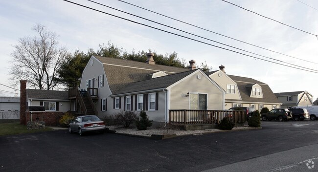 Building Photo - 15-17 Massasoit Ave