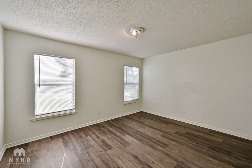 Building Photo - 404 Lanola Ct